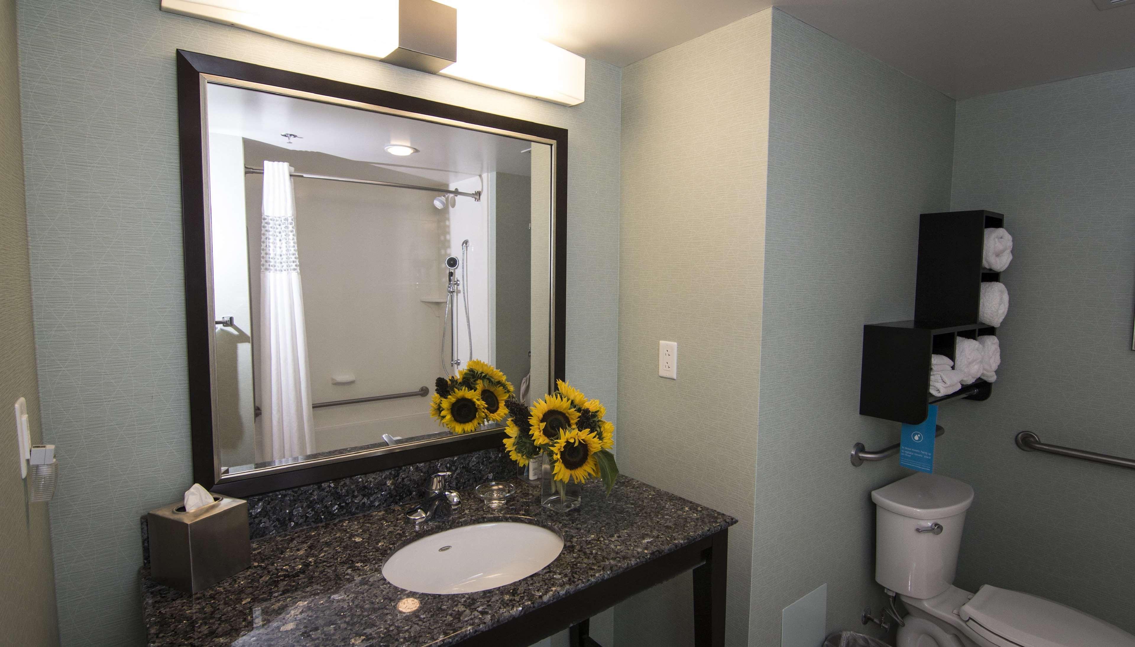 Hampton Inn & Suites By Hilton St. John'S Airport Buitenkant foto