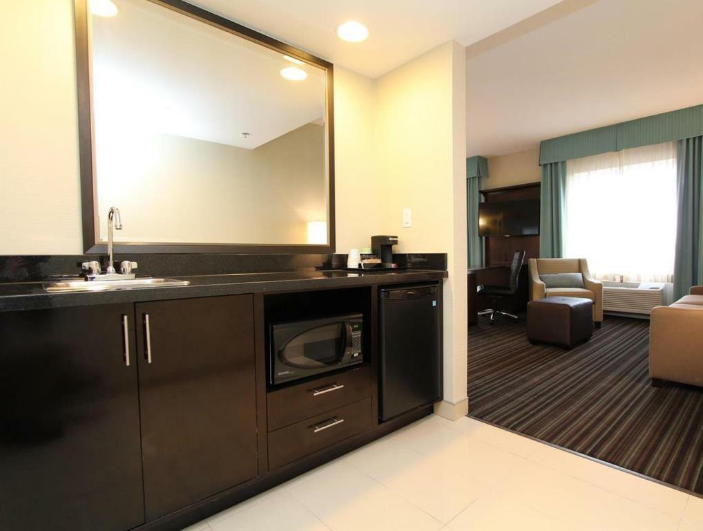 Hampton Inn & Suites By Hilton St. John'S Airport Buitenkant foto
